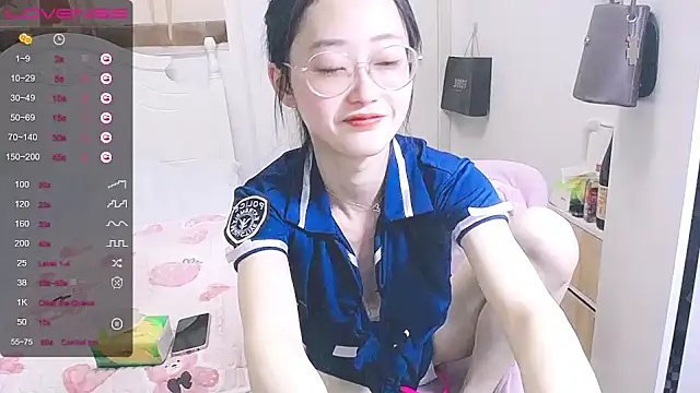 Snapshot of Destin_ chatting on 03/02/25, 01:38 Destin online show from 03/02/25, 01:38