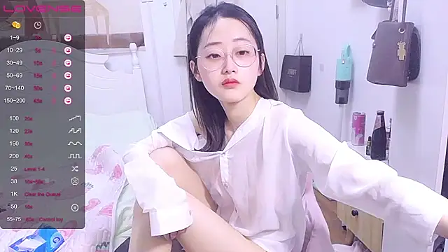 Snapshot of Destin_ chatting on 03/09/25, 04:44 Destin online show from 03/09/25, 04:44