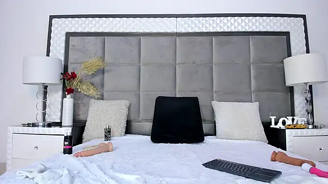 Snapshot of OliviaBurning chatting on 02/02/25, 12:09 OliviaBurning online show from 02/02/25, 12:09