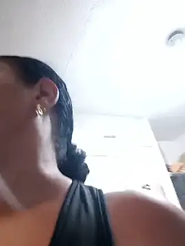 Snapshot of OliviaBurning chatting on 11/06/25, 07:37 OliviaBurning online show from 11/06/25, 07:37