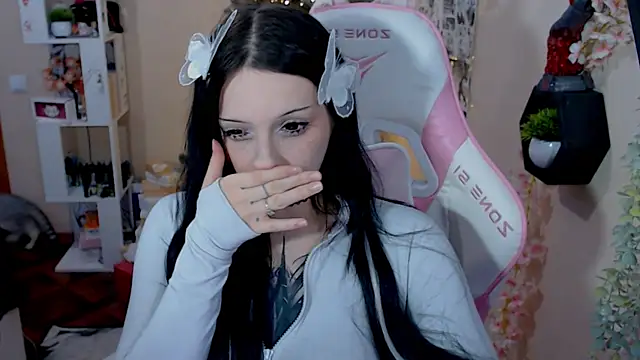 Snapshot of hikmurr chatting on 12/15/24, 06:26 hikmurr online show from 12/15/24, 06:26