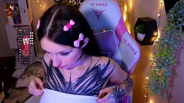 Snapshot of hikmurr chatting on 01/15/25, 04:00 hikmurr online show from 01/15/25, 04:00