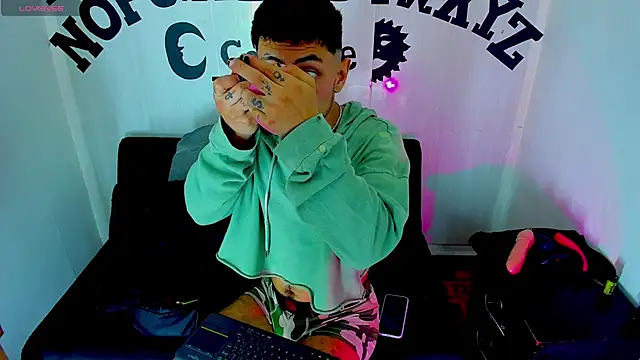 Piggy Eddy online show from 11/05/25, 05:18