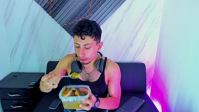 Piggy Eddy online show from 11/27/25, 08:11