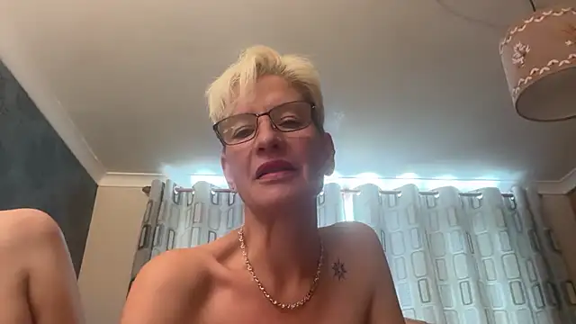 Snapshot of JennyHazel1 chatting on 06/15/26, 11:34 JennyHazel1 online show from 06/15/26, 11:34