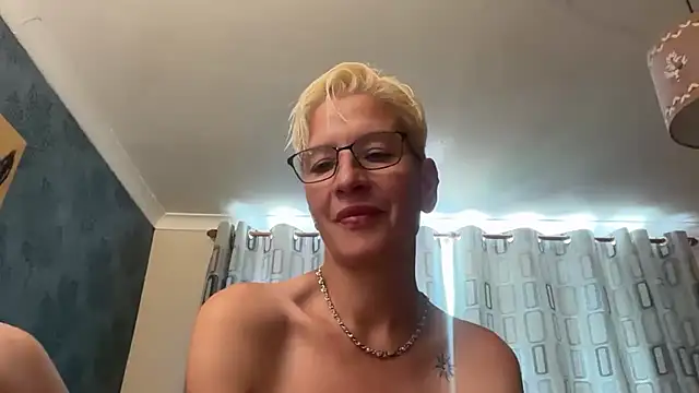 Snapshot of JennyHazel1 chatting on 07/20/26, 12:18 JennyHazel1 online show from 07/20/26, 12:18