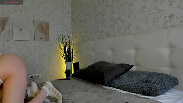 Nicole Charm online show from 09/15/25, 08:53