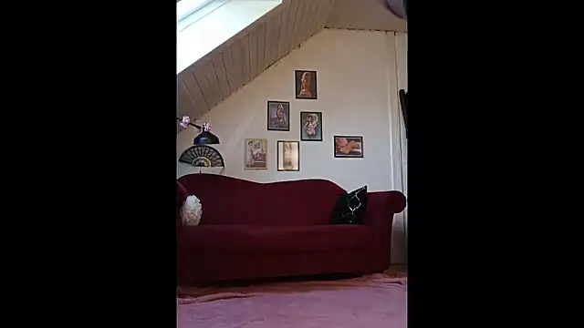 Snapshot of GinaBlonde chatting on 03/06/25, 08:30 GinaBlonde online show from 03/06/25, 08:30