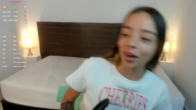 Snapshot of AliceRoss0 chatting on 03/17/25, 11:21 AliceRoss0 online show from 03/17/25, 11:21