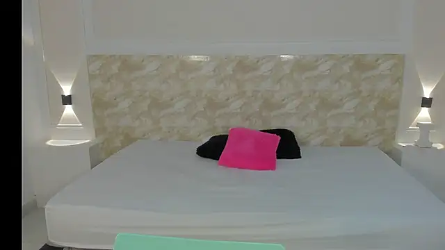 Snapshot of AliceRoss0 chatting on 11/26/25, 11:28 AliceRoss0 online show from 11/26/25, 11:28