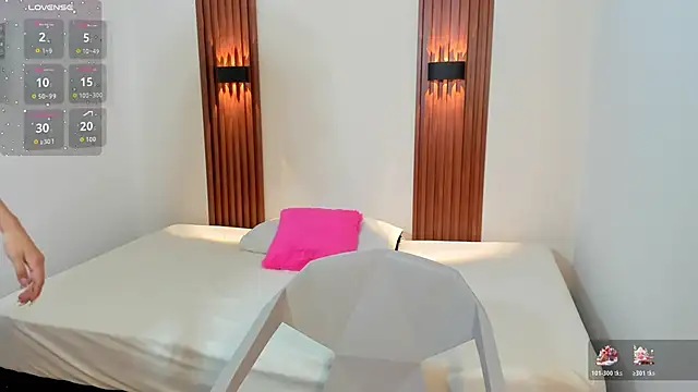 AliceRoss0 online show from 12/20/25, 10:06