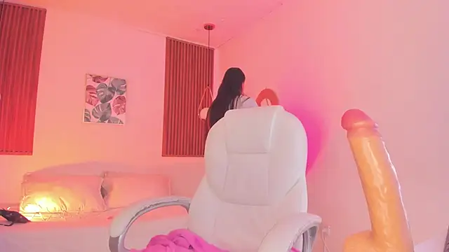 Snapshot of TiffanyWright chatting on 11/04/25, 11:20 TiffanyWright online show from 11/04/25, 11:20