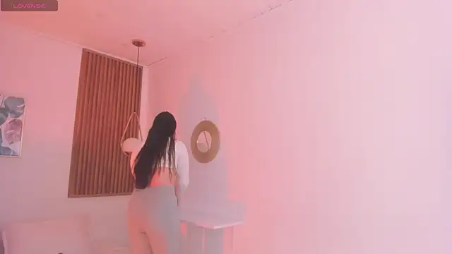 TiffanyWright online show from 01/19/26, 01:04