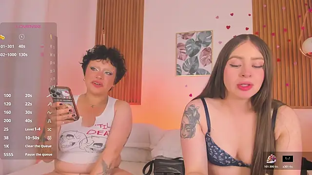 TiffanyWright online show from 04/18/26, 04:05