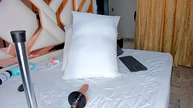 CintiaVega online show from 10/28/25, 12:09