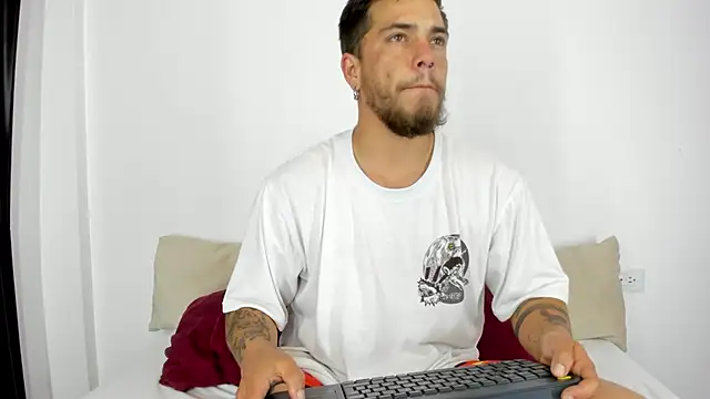 Snapshot of Beard_xox chatting on 12/11/24, 09:34 Beard xox online show from 12/11/24, 09:34