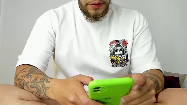 Snapshot of Beard_xox chatting on 01/08/25, 09:12 Beard xox online show from 01/08/25, 09:12