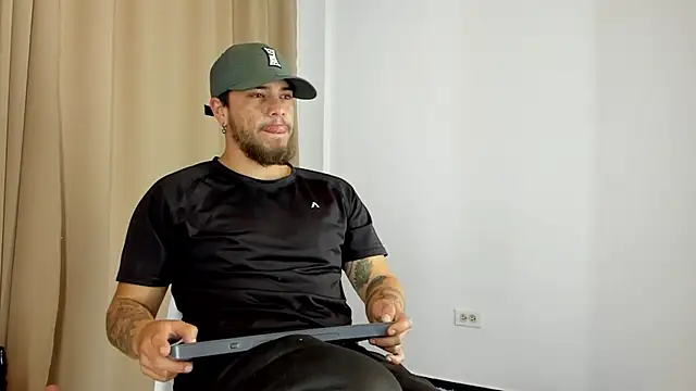 Snapshot of Beard_xox chatting on 01/13/25, 10:13 Beard xox online show from 01/13/25, 10:13