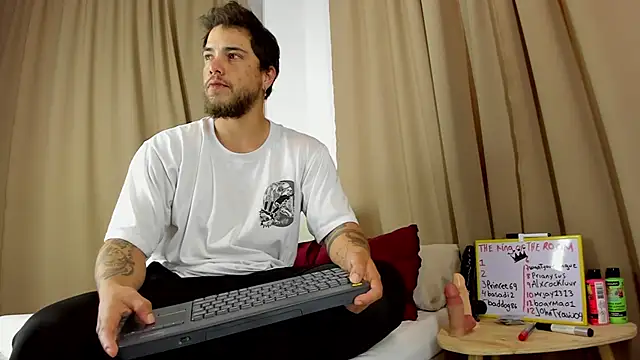 Snapshot of Beard_xox chatting on 01/25/25, 09:57 Beard xox online show from 01/25/25, 09:57