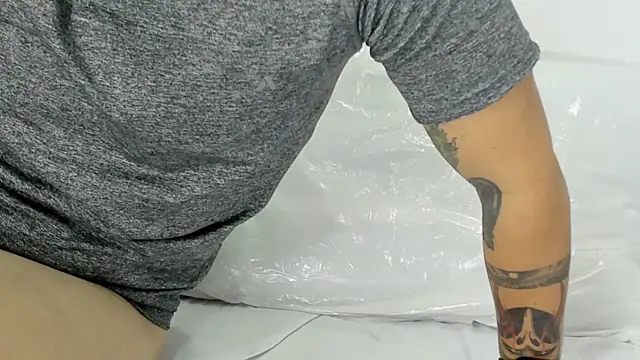 Snapshot of Beard_xox chatting on 10/29/25, 11:17 Beard xox online show from 10/29/25, 11:17