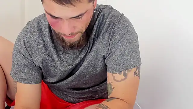 Snapshot of Beard_xox chatting on 11/19/25, 08:31 Beard xox online show from 11/19/25, 08:31