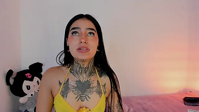 Snapshot of shadowcatt_ chatting on 12/02/24, 10:45 shadowcatt online show from 12/02/24, 10:45