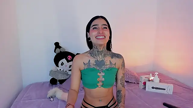 Snapshot of shadowcatt_ chatting on 12/12/24, 06:42 shadowcatt online show from 12/12/24, 06:42