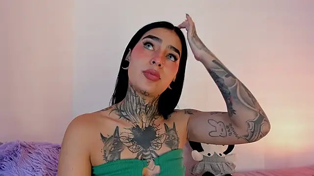 Snapshot of shadowcatt_ chatting on 12/12/24, 09:48 shadowcatt online show from 12/12/24, 09:48