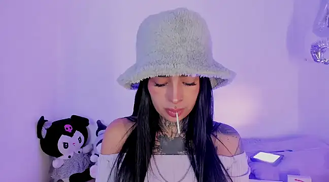 Snapshot of shadowcatt_ chatting on 02/21/25, 11:43 shadowcatt online show from 02/21/25, 11:43