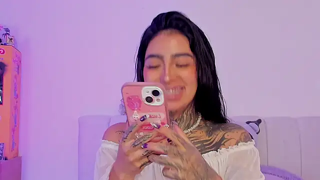 Snapshot of shadowcatt_ chatting on 11/28/25, 08:44 shadowcatt online show from 11/28/25, 08:44