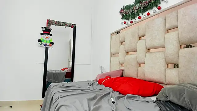 Snapshot of Saraa_lov chatting on 12/03/24, 10:39 Saraa lov online show from 12/03/24, 10:39