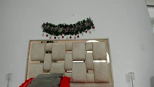 Snapshot of Saraa_lov chatting on 12/18/24, 03:04 Saraa lov online show from 12/18/24, 03:04