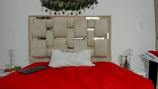 Snapshot of Saraa_lov chatting on 12/20/24, 09:43 Saraa lov online show from 12/20/24, 09:43