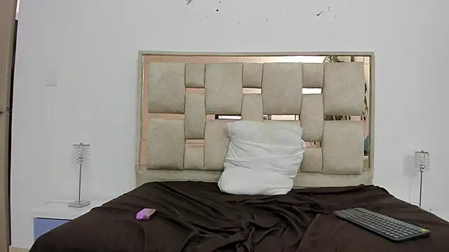 Snapshot of Saraa_lov chatting on 02/14/25, 06:34 Saraa lov online show from 02/14/25, 06:34