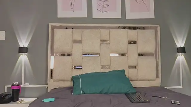 Snapshot of Saraa_lov chatting on 09/12/25, 03:06 Saraa lov online show from 09/12/25, 03:06