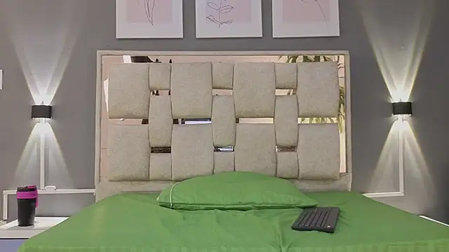 Snapshot of Saraa_lov chatting on 11/07/25, 03:06 Saraa lov online show from 11/07/25, 03:06