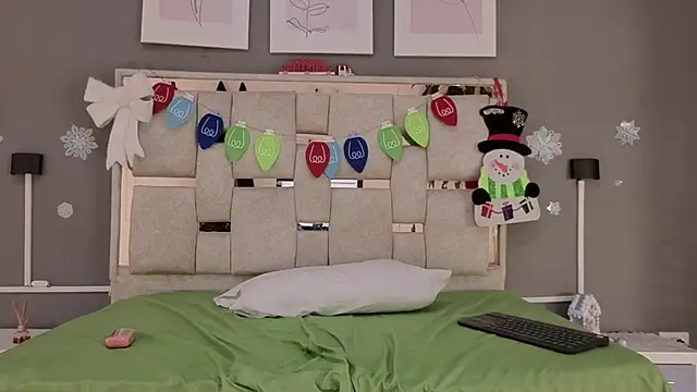 Snapshot of Saraa_lov chatting on 11/27/25, 03:08 Saraa lov online show from 11/27/25, 03:08