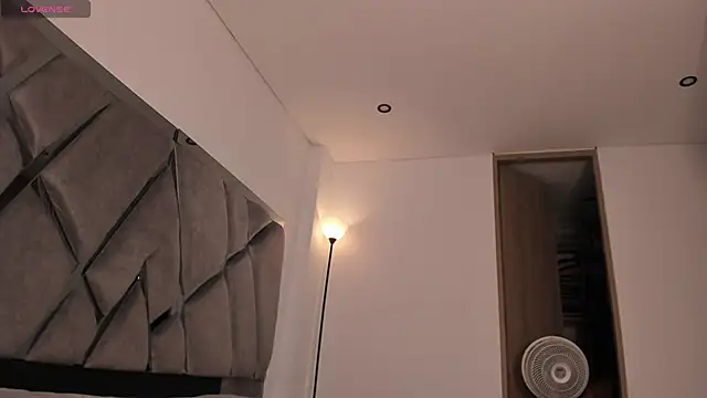 samaay07  online show from 04/12/26, 02:05