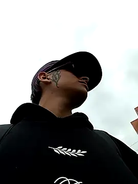 Snapshot of Cuervo_maniaco chatting on 12/27/24, 04:43 Cuervo maniaco online show from 12/27/24, 04:43