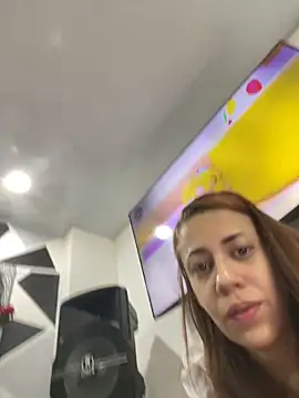 Snapshot of AnnbellaRosse chatting on 02/15/25, 06:01 AnnbellaRosse online show from 02/15/25, 06:01