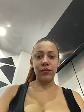 Snapshot of AnnbellaRosse chatting on 03/18/25, 05:31 AnnbellaRosse online show from 03/18/25, 05:31