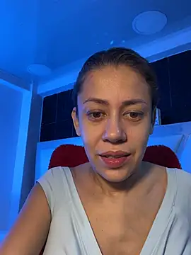 Snapshot of AnnbellaRosse chatting on 03/21/25, 03:46 AnnbellaRosse online show from 03/21/25, 03:46