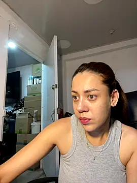 Snapshot of AnnbellaRosse chatting on 09/27/25, 02:33 AnnbellaRosse online show from 09/27/25, 02:33