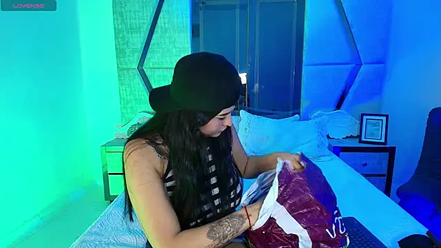 TifanyWhite  online show from 12/02/24, 09:06