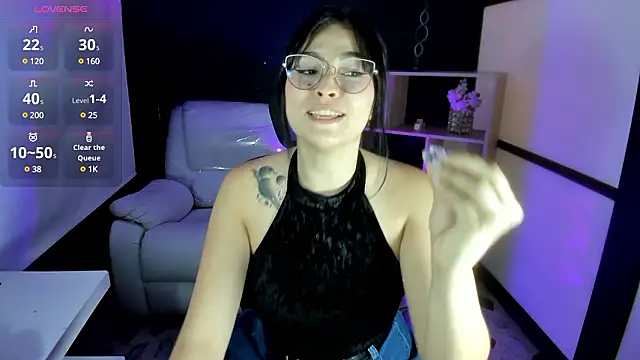 TifanyWhite  online show from 12/03/24, 10:29