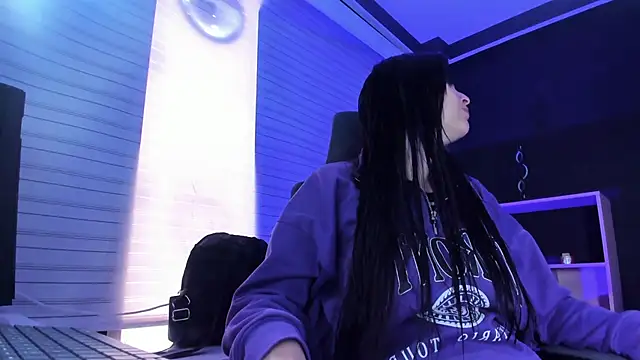TifanyWhite  online show from 02/23/25, 08:00