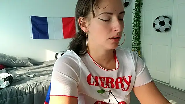 Sapphir3xoxo online show from 06/25/26, 12:31