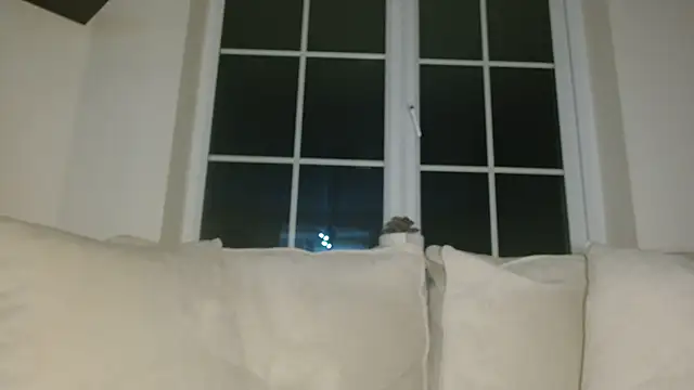 UKSYDNEYFOX online show from 01/10/25, 06:20