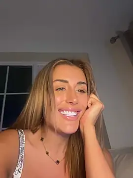 Snapshot of UKSYDNEYFOX chatting on 02/16/25, 01:36 UKSYDNEYFOX online show from 02/16/25, 01:36