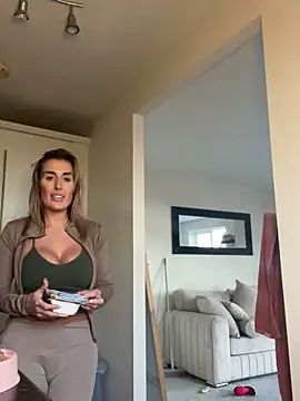 UKSYDNEYFOX online show from 02/24/25, 05:09